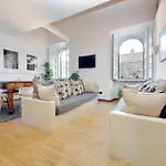 Historic Center Colosseum 2br 2ba Metro