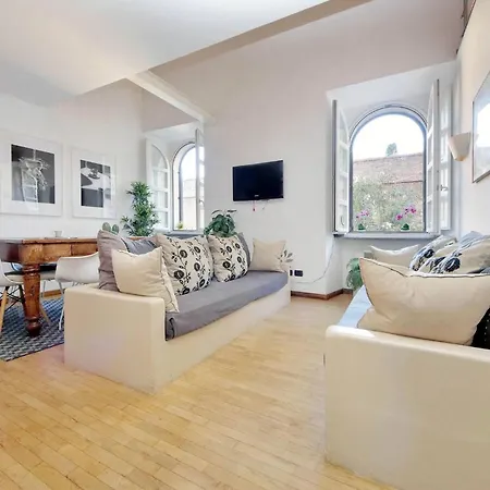 Historic Center Colosseum 2br 2ba Metro