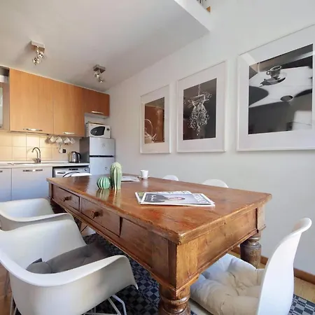 Historic Center Colosseum 2br 2ba Metro