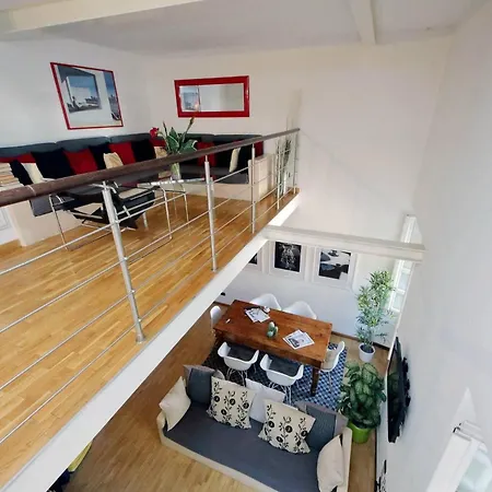 Historic Center Colosseum 2br 2ba Metro Feriehus Rom