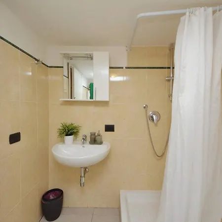 Historic Center Colosseum 2br 2ba Metro Feriehus Rom