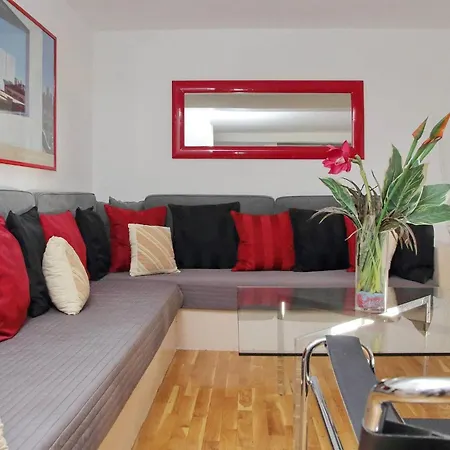 Historic Center Colosseum 2br 2ba Metro *
