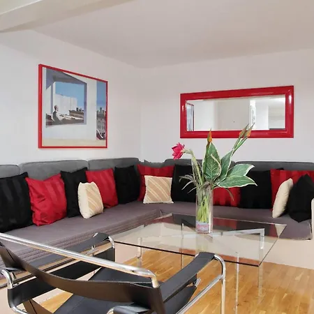 Historic Center Colosseum 2br 2ba Metro * Rom